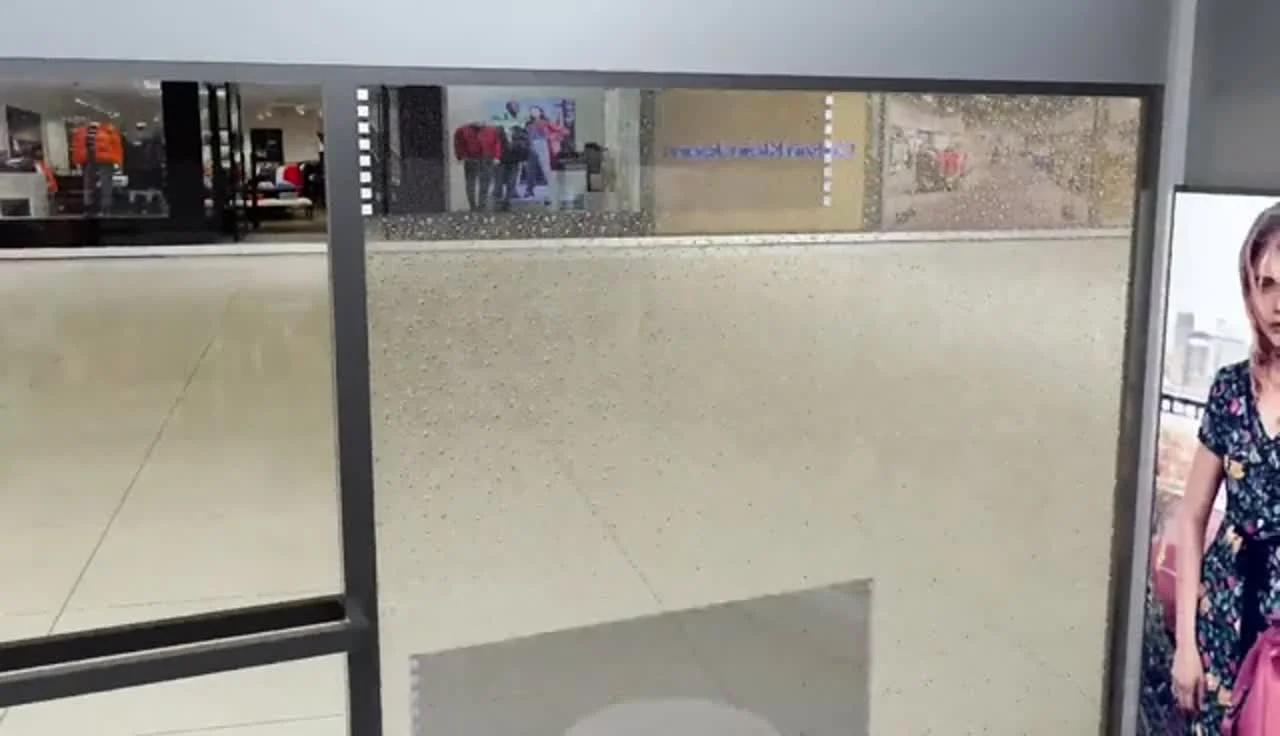 magaza cephesi seffaf led ekran